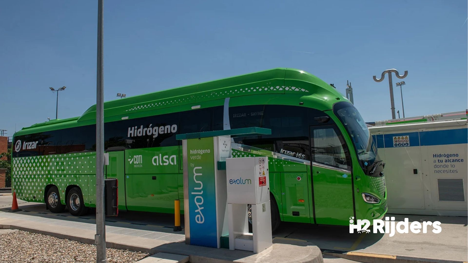 Irizar presenteert typegekeurde waterstofbus met 1.100 km bereik — en stelt de 700 bar-vraag